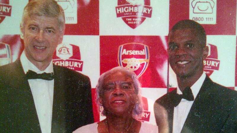 Paul Davis with his mother, Ruby, and Arsene Wenger