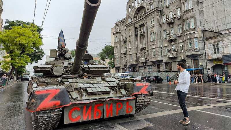Russian soldiers have reportedly left their posts at a rebel mercenary group targets Moscow (Image: AP)