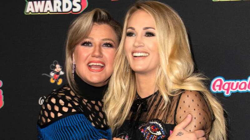 Kelly Clarkson insists there