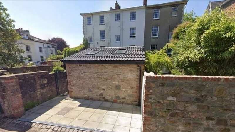 The new home office and gym building behind the house on Elliston Road (Image: Google Maps)