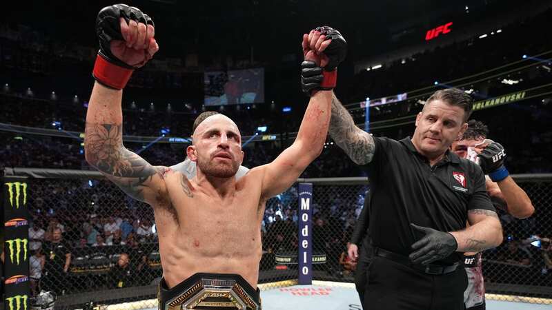 Alexander Volkanovski remains the featherweight king after coming up short in a lightweight title bout (Image: Getty Images)