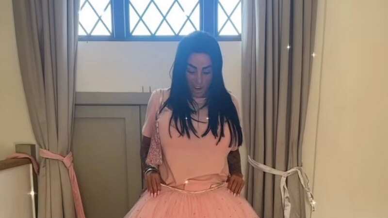 Katie Price determined to sell wedding dress despite the 