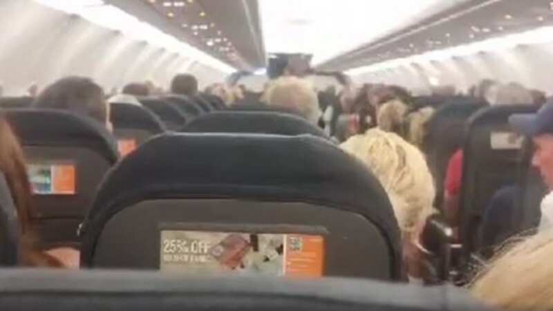 EasyJet marches 19 off flight as passengers mutter 