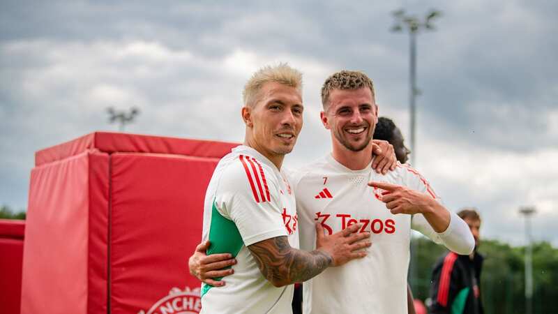 Lisandro Martinez responds to Mason Mount