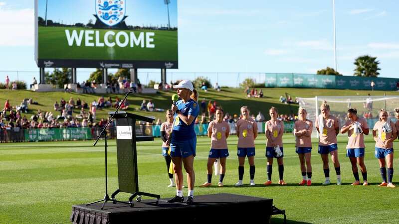 England receieved a traditional Sunshine Coast welcome