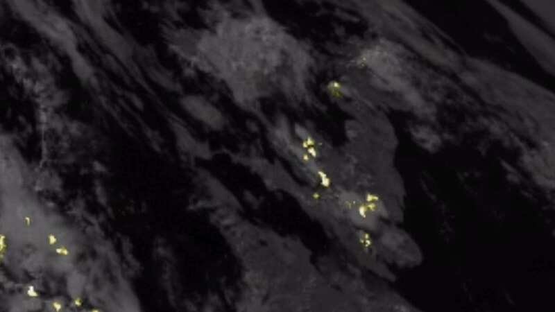 Lightning bolts seen crackling in the skies over the UK (Image: livescience.com)