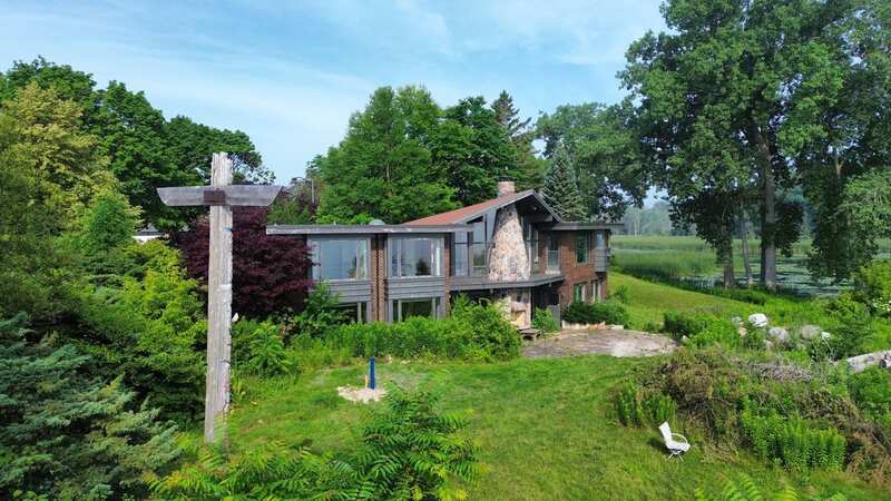 The abandoned 1960s mansion has its own 