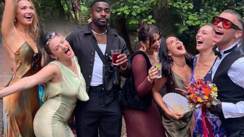 Former EastEnders stars reunite to celebrate best friend