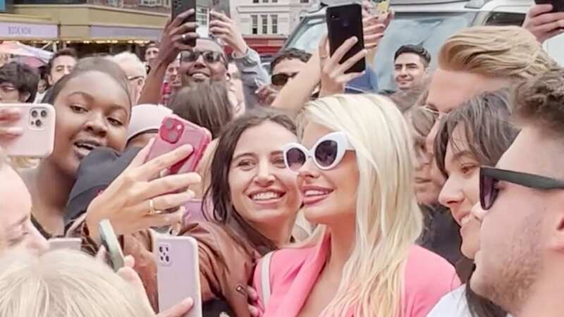 Margot Robbie lookalike causes chaos in London as Barbie fans 