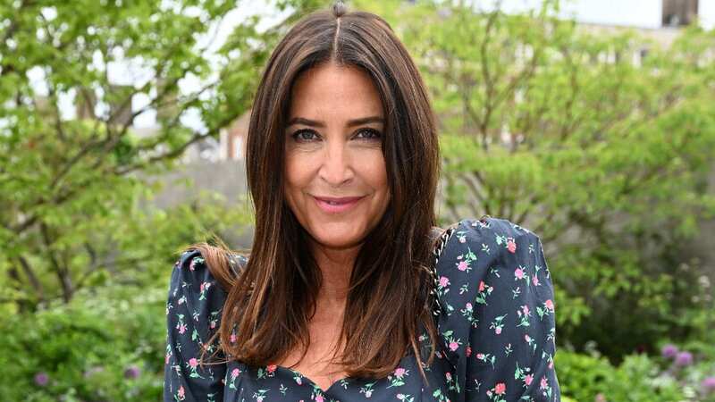 Lisa Snowdon shows off abs and braves freezing temperatures for health treatment