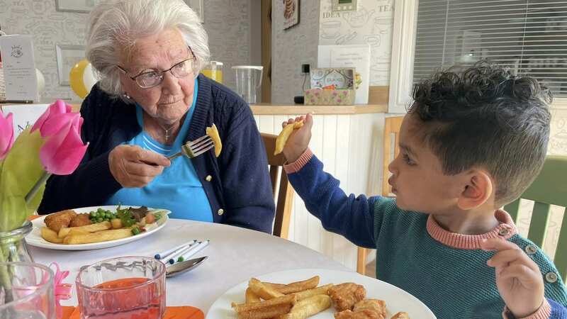 Edna Colton enjoys a meal with little Oren (Image: Mountview Care Home / SWNS)