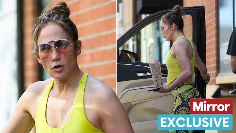 Jennifer Lopez swore at waiting photographers