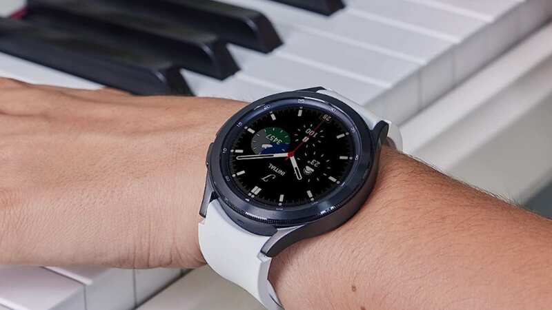 Retailers have reduced their prices of selected Samsung smartwatches as Samsung gets ready to launch new products this week (Image: Amazon)