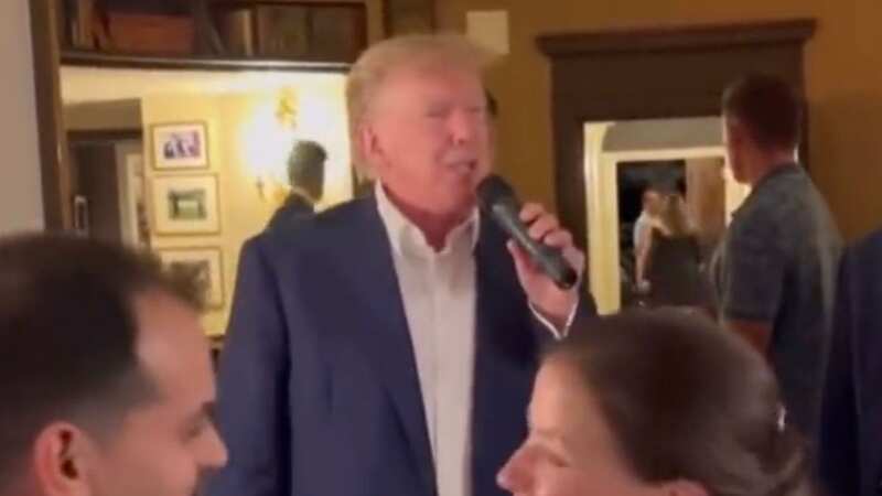 Trump gatecrashes wedding with speech wearing same suit he had on in court