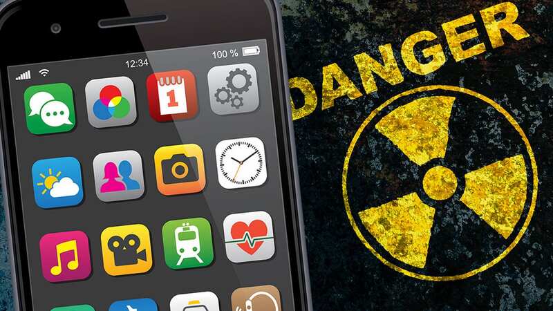 Android app warning (Image: GETTY)