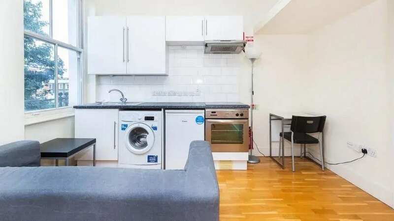 The sofa is placed in front of the washing machine (Image: Jam Press/Zoopla)