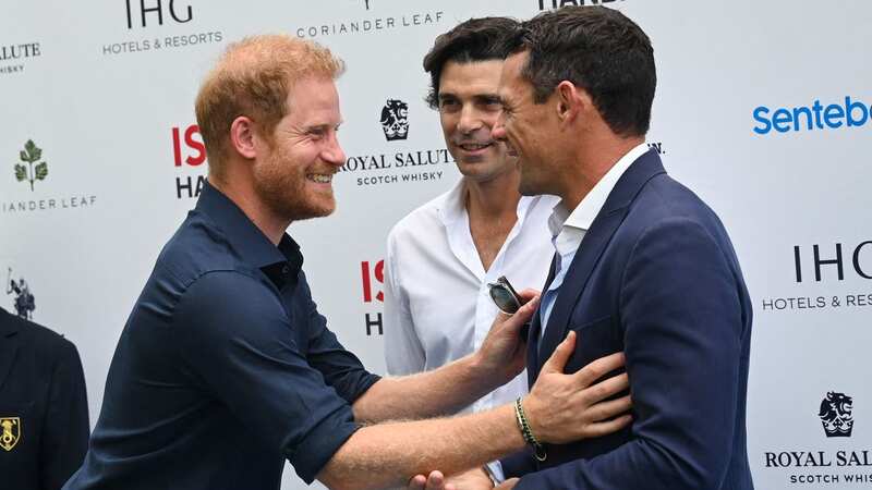 A body language expert breaks down differences in Prince Harry