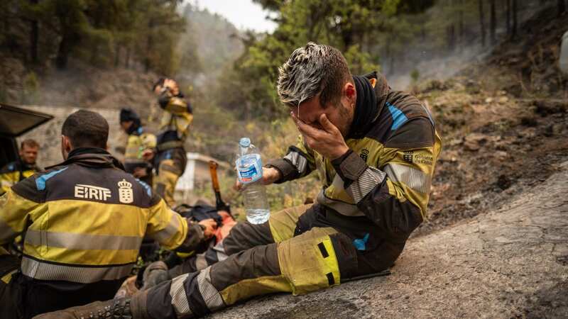 A firefighter takes a break from the heat while extinguishing a blaze in Spain (Image: Anadolu Agency via Getty Images)