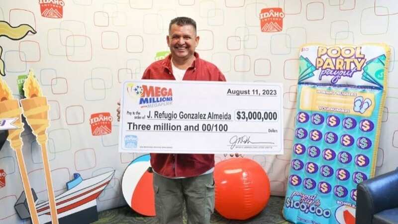 J. Refugio Gonzalez Almeida holds a ceremonial winning cheque (Image: Idaho Lottery)