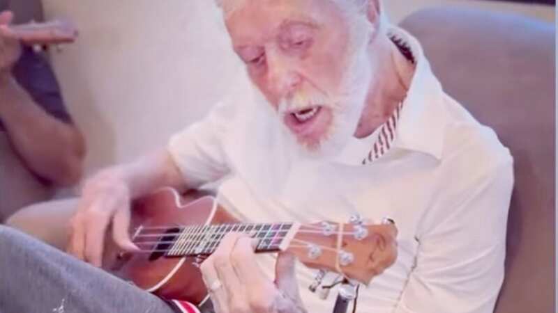 Dick Van Dyke has taken up the ukulele, a new Instagram video reveals (Image: DAILY MIRROR)