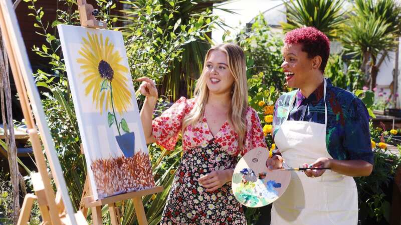 Presenter Gemma Cairney receives tips from artist Jade Connolly, as she launches the ‘Inspired by Hockney’ workshops (Image: PinPep)