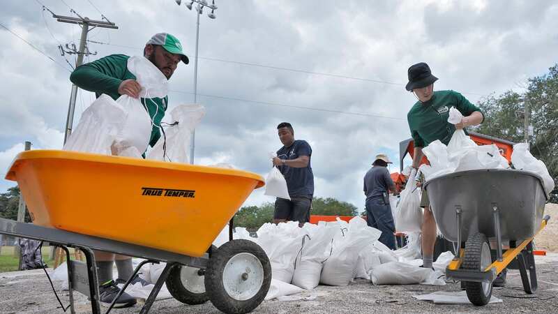 Residents prepare for the hurricane with sandbags (Image: AP)