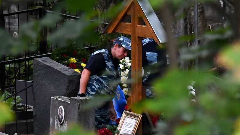 Police officers stand by the grave of Wagner private mercenary group chief Yevgeny Prigozhin (Image: AFP via Getty Images)