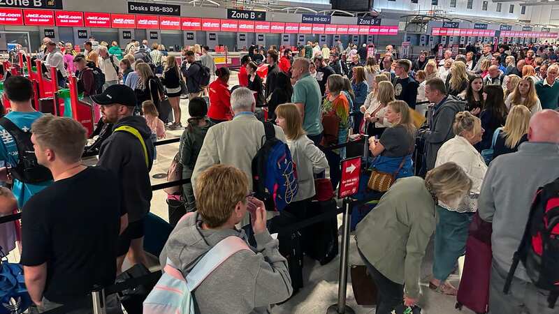 Queues at Manchester Airport on Thursday (Image: ZENPIX LTD)