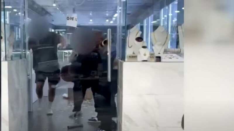 Moment jewellery store employees fend off robber who used bear spray on them