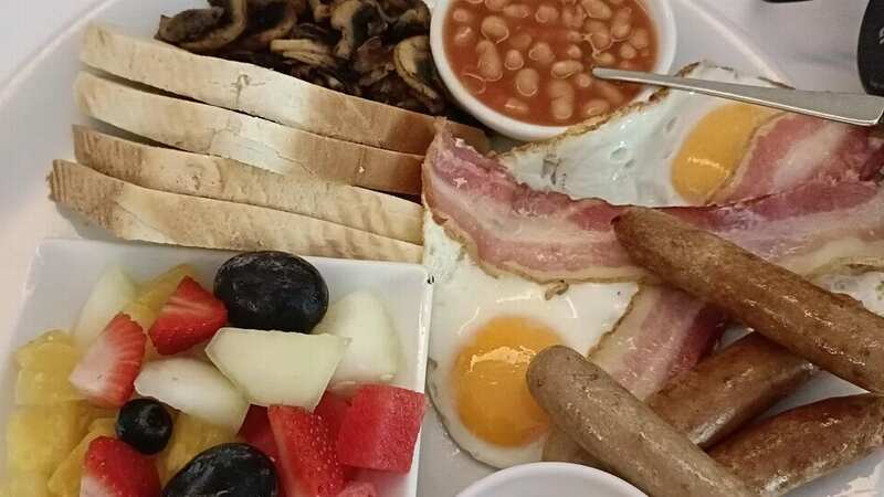 The traveller was served this Full English breakfast in Berlin, Germany (Image: Reddit/RihanCastel)