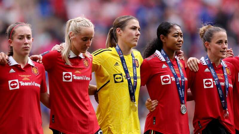 Mary Earps of Manchester United & her team-mates look dejected at the end of the Vitality Women