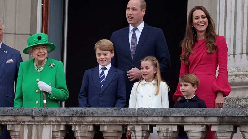 The Queen waves from the balcony of Buckingham Palace one final time (Image: Getty Images)