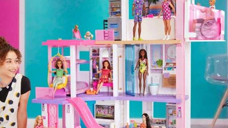 Barbie Day to Night Dreamhouse (Image: Smyths Toys)