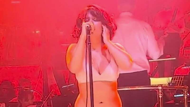 Raye performs in underwear to sing powerful song amid body dysmorphia battle