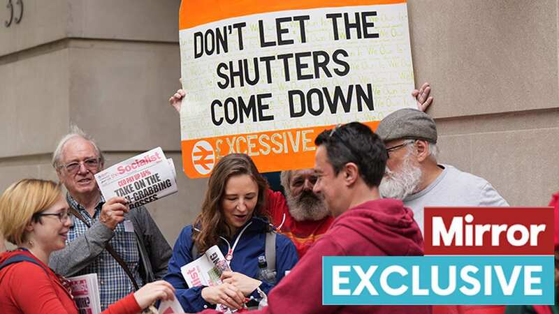 Protests against closure plan (Image: Philip Coburn /Daily Mirror)