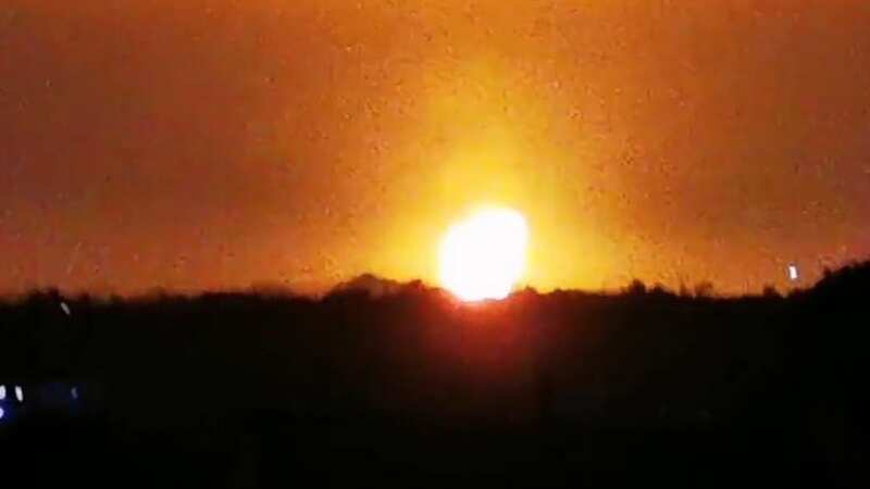 Residents were shocked by a fireball explosion which lit the sky over Oxfordshire on Monday night (Image: https://twitter.com/Knocker)