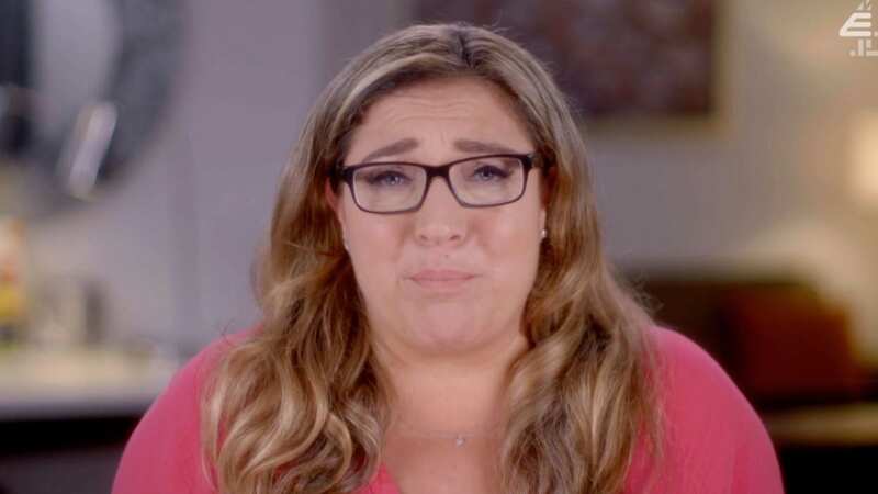 Supernanny Jo Frost unrecognisable without iconic glasses and blazer on getaway