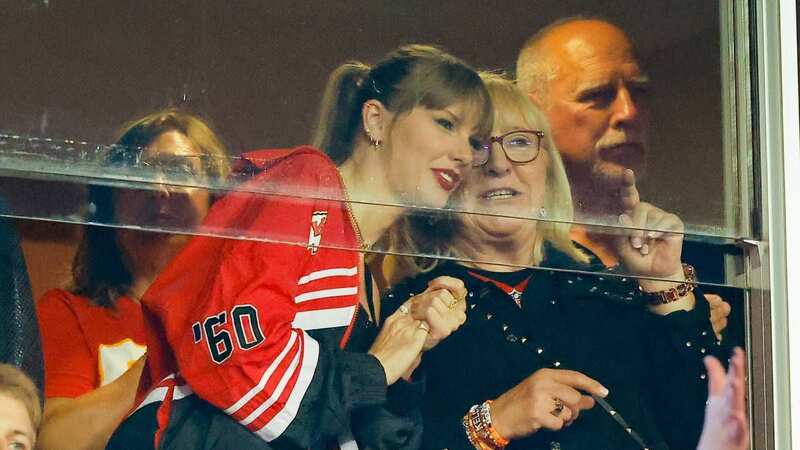 A new behind-the-scenes picture of Taylor Swift with Travis Kelce