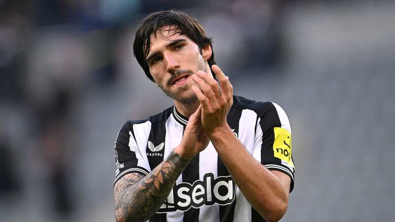 Sandro Tonali applauds the Newcastle support (Image: Getty Images)