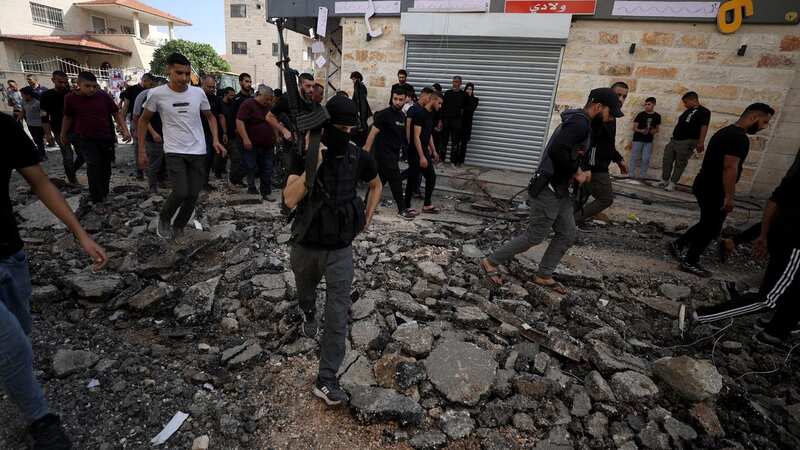 People carrying guns and affiliated with Palestinian groups attend the funeral ceremony of four Palestinians (Image: Anadolu via Getty Images)