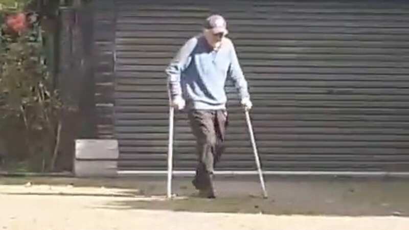 David Jason health update as Only Fools star appears on crutches after surgery