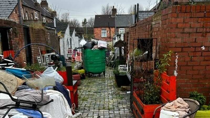 The North Ormesby alleyway stinks so bad locals are refusing to hang their washing out (Image: No credit)