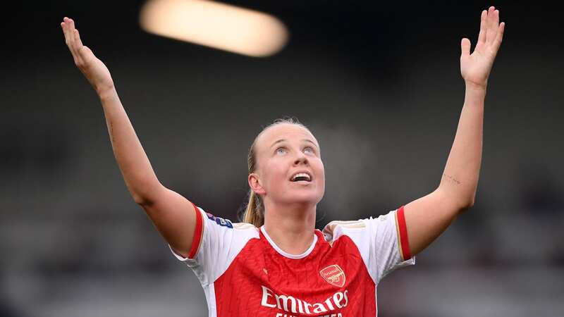 BOREHAMWOOD, ENGLAND - NOVEMBER 26: Beth Mead of Arsenal celebrates after scoring the team