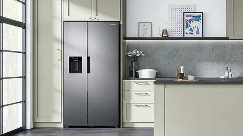 Last chance to buy this Samsung American-style fridge freezer and save £480 (Image: Currys)
