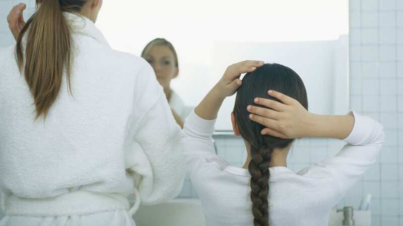 A mum helped a school girl untangled her hair after she suffered from mental health, but it didn
