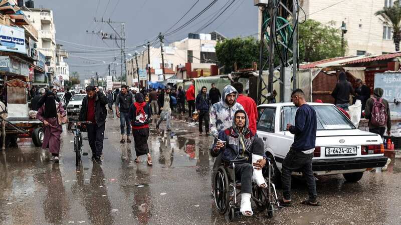 Palestinians navigating harsh winter condition under the rain amid Israeli attacks in Gaza (Image: Anadolu via Getty Images)