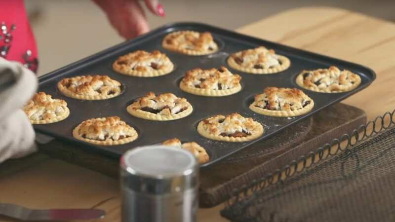 These delicious mince pies take less than hour to make and bake (Image: YouTube)