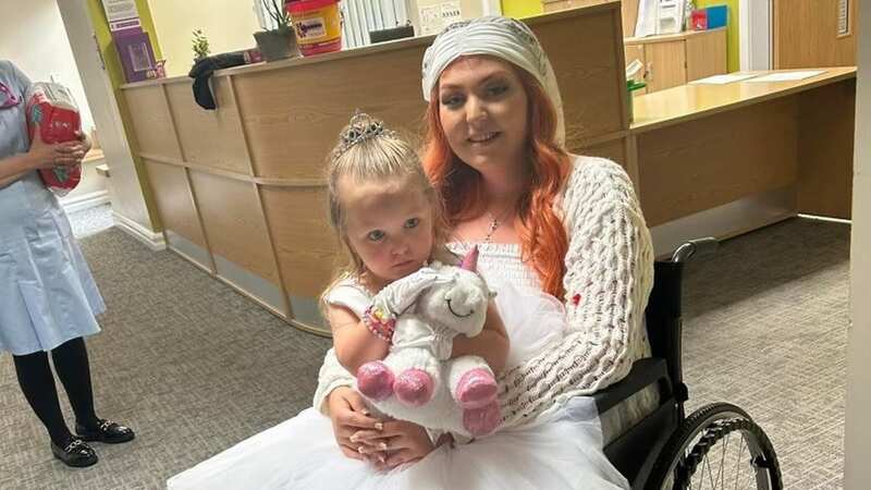Mia with her three-year-old daughter Kyla Mae at hospital shortly before she passed away