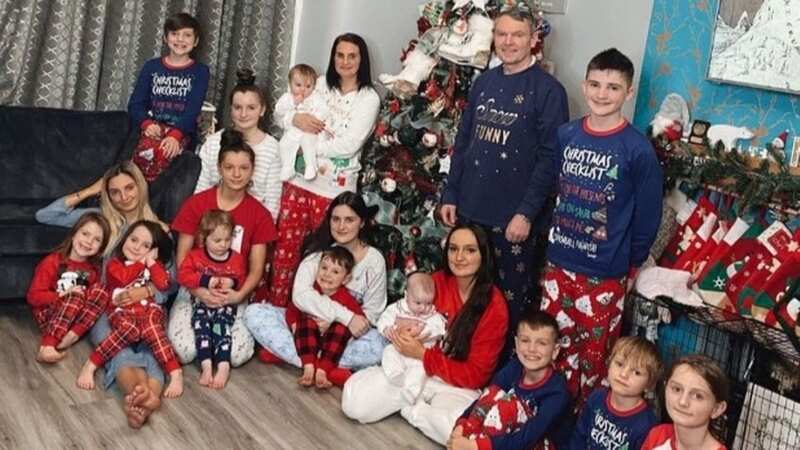 The family celebrate Christmas with their 22 children and 11 grandchildren (Image: INSTAGRAM/THERADFORDFAMILY)