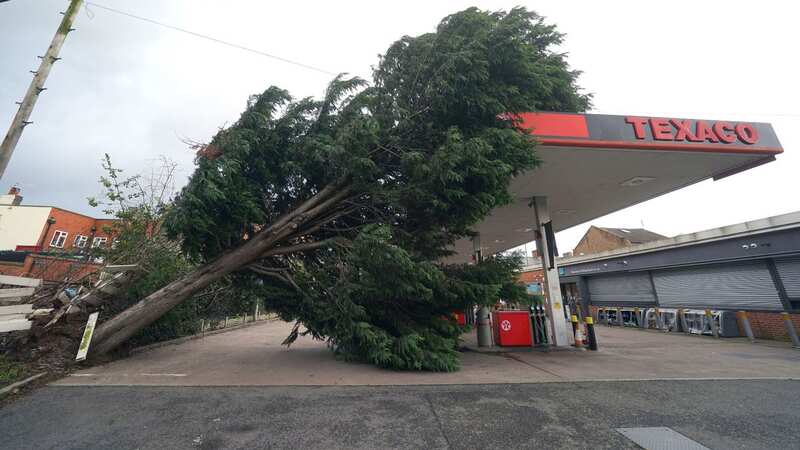 Monster 70mph gales forecast by Met Office to cause Christmas travel chaos
